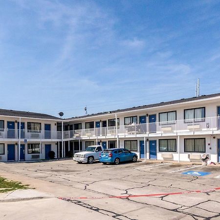 Motel 6 Fort Worth North Haltom City Bagian luar foto