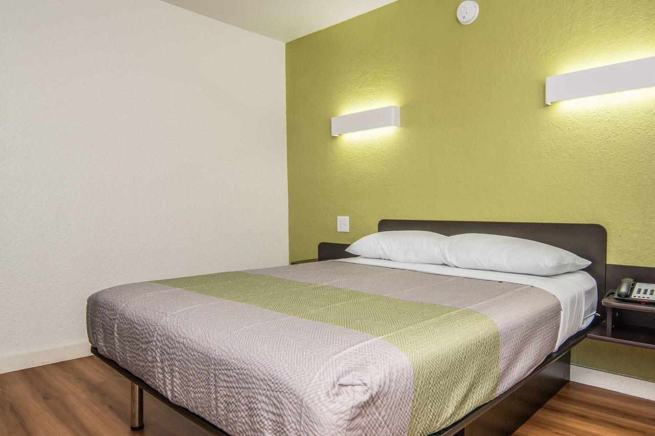 Motel 6 Fort Worth North Haltom City Bagian luar foto