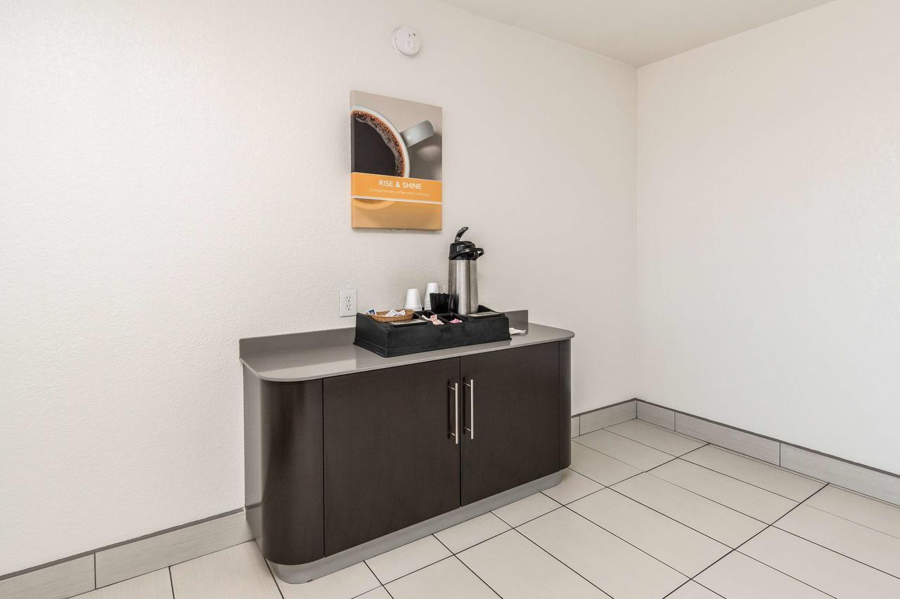 Motel 6 Fort Worth North Haltom City Bagian luar foto