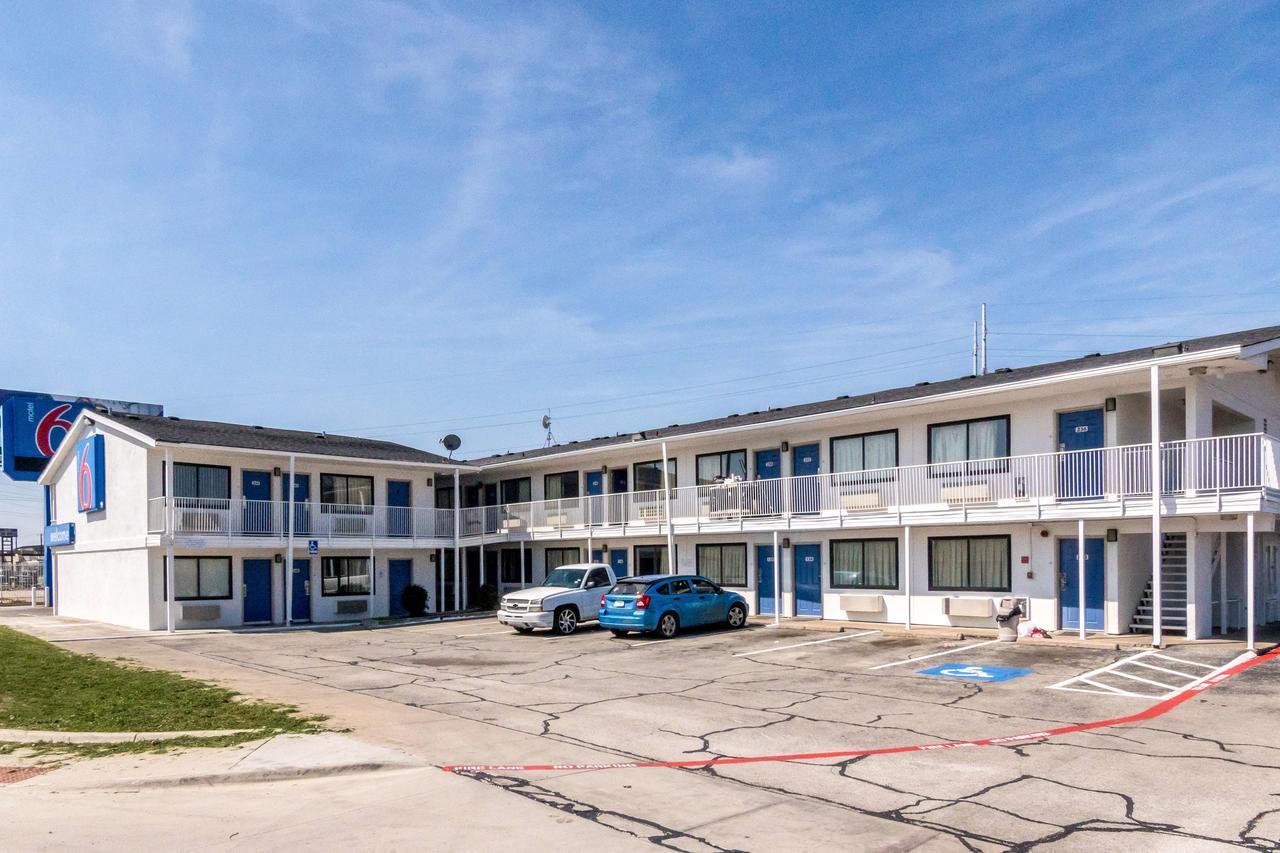 Motel 6 Fort Worth North Haltom City Bagian luar foto