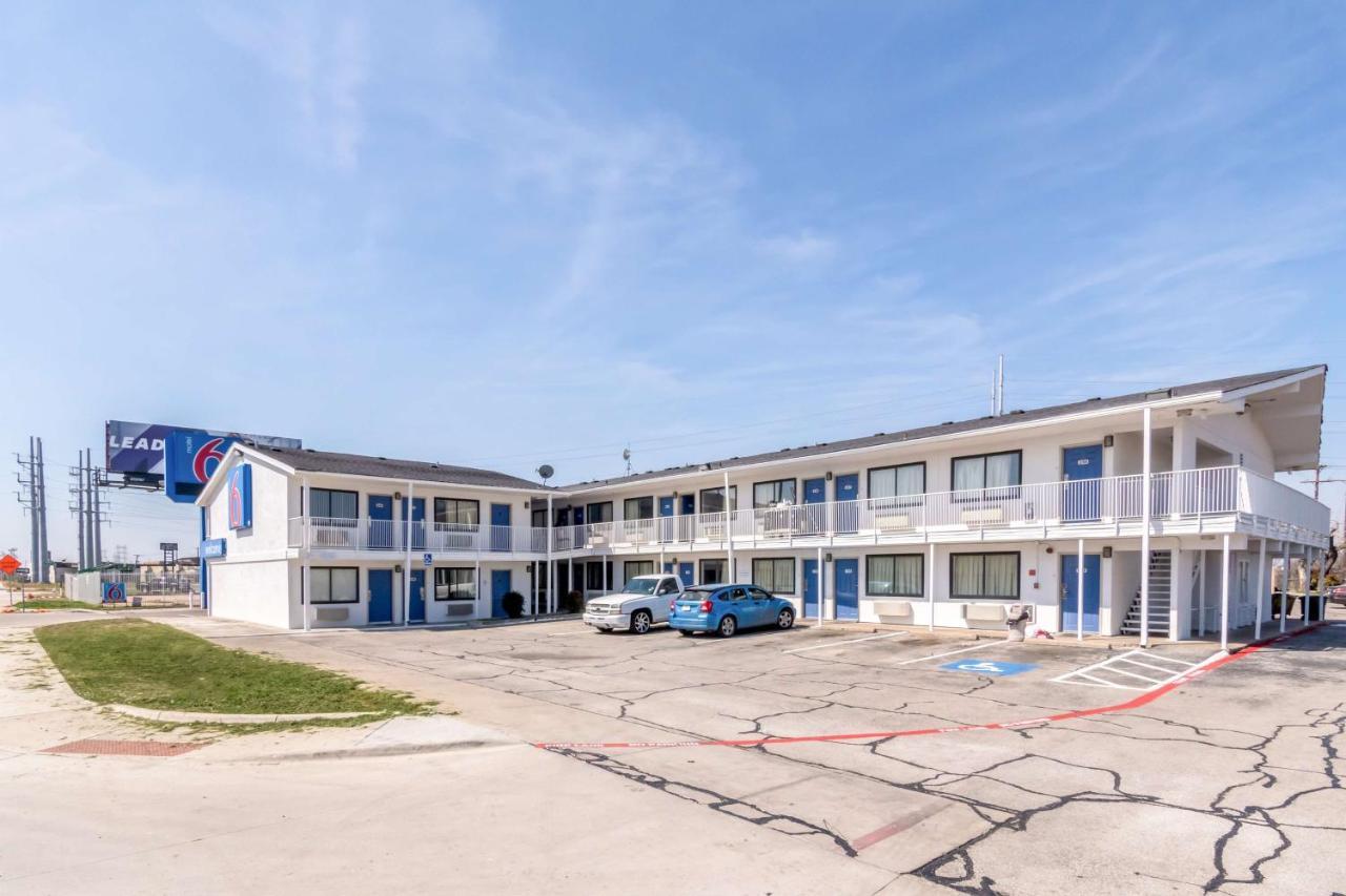 Motel 6 Fort Worth North Haltom City Bagian luar foto