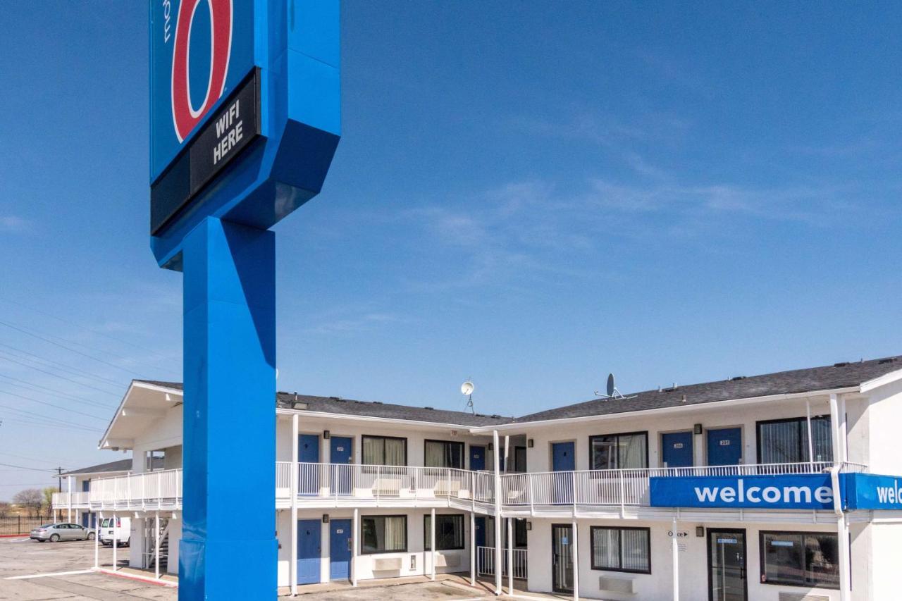 Motel 6 Fort Worth North Haltom City Bagian luar foto