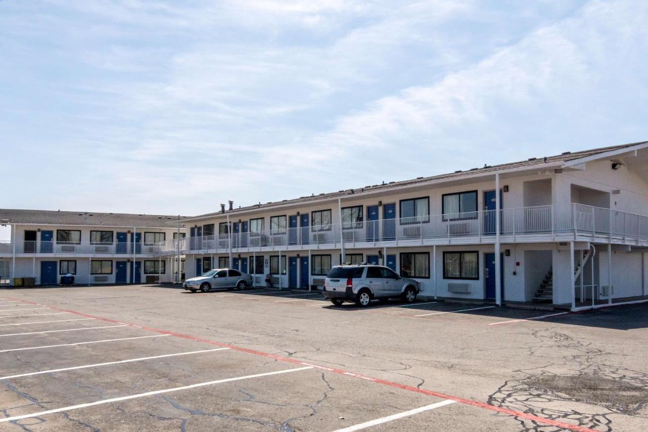 Motel 6 Fort Worth North Haltom City Bagian luar foto
