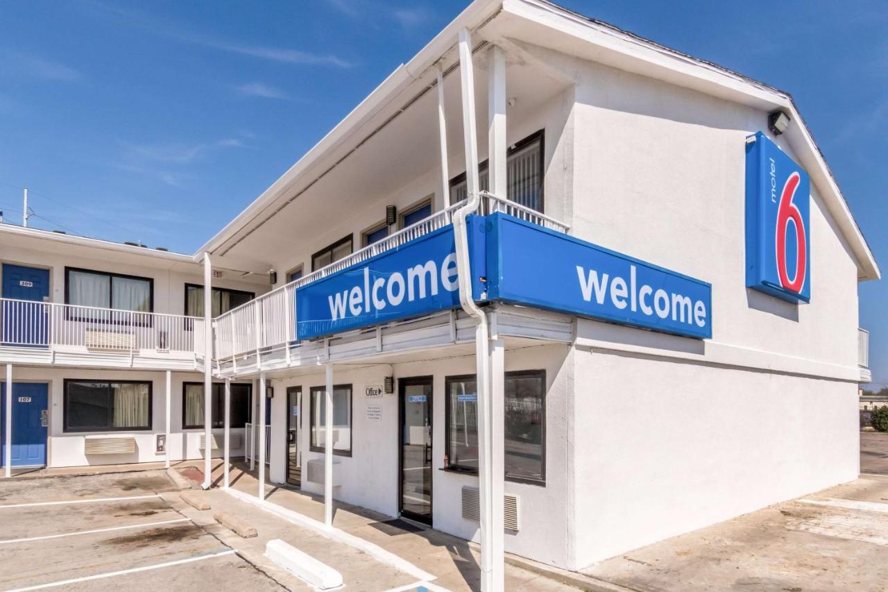Motel 6 Fort Worth North Haltom City Bagian luar foto