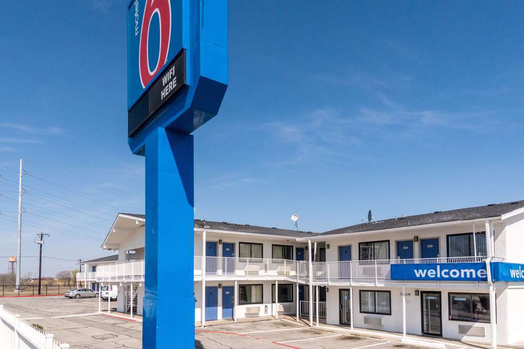 Motel 6 Fort Worth North Haltom City Bagian luar foto