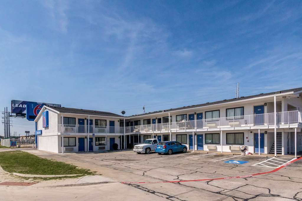 Motel 6 Fort Worth North Haltom City Bagian luar foto