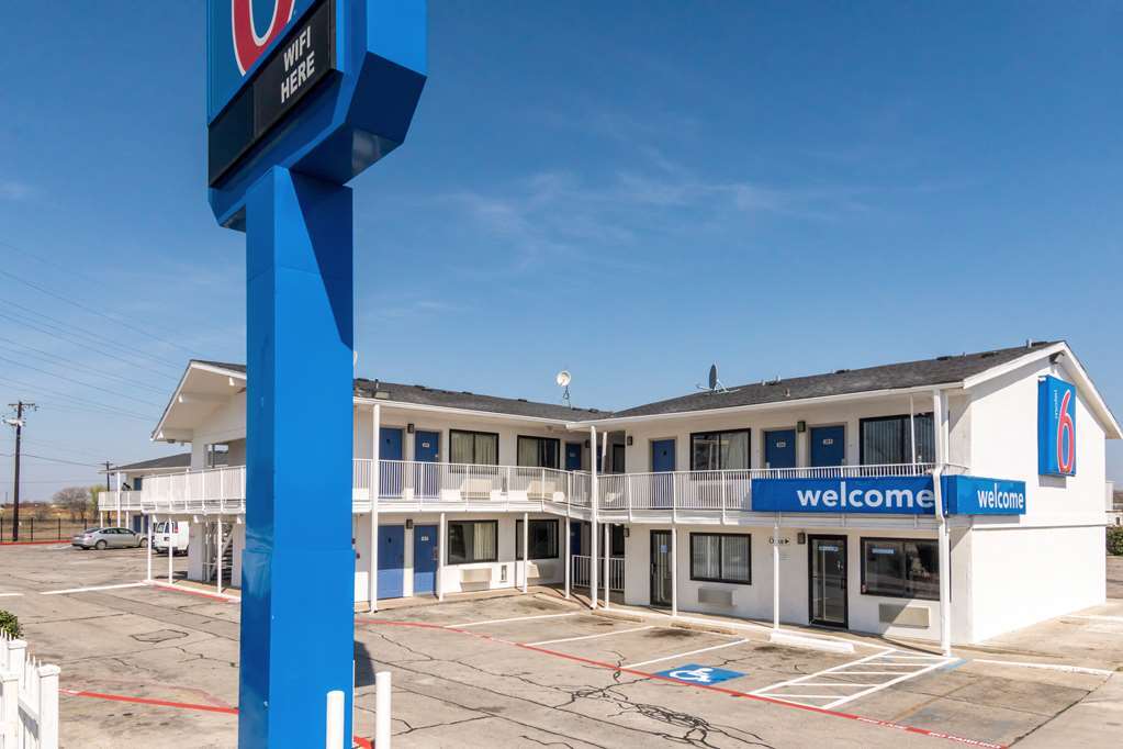 Motel 6 Fort Worth North Haltom City Bagian luar foto