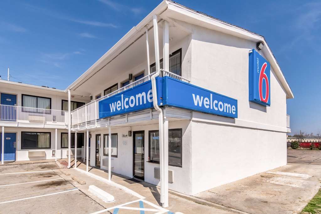 Motel 6 Fort Worth North Haltom City Bagian luar foto