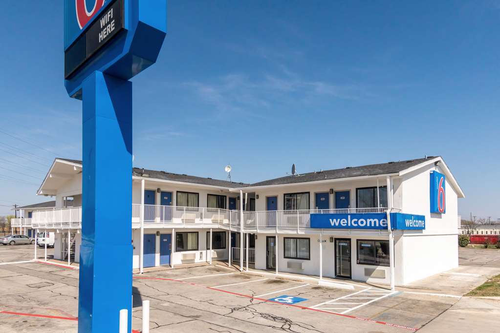 Motel 6 Fort Worth North Haltom City Bagian luar foto